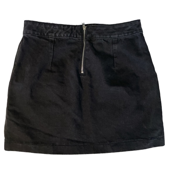 Embroidered Jean Skirt🌼 - Picture 6 of 12